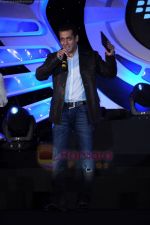 Salman Khan launches Blackberry Playbook  in Grand Hyatt, Mumbai on 22nd June 2011 (38).JPG